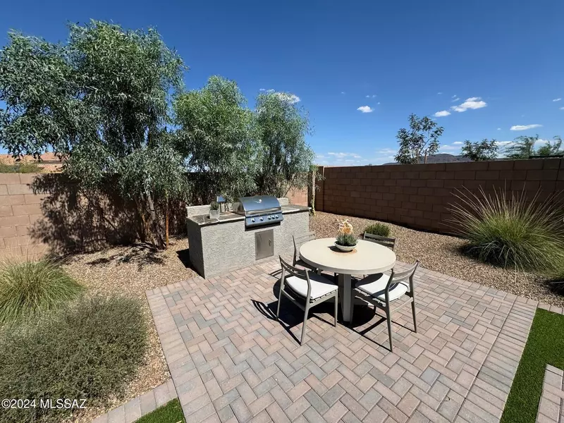 7713 S Enchanted Spring Drive, Tucson, AZ 85757