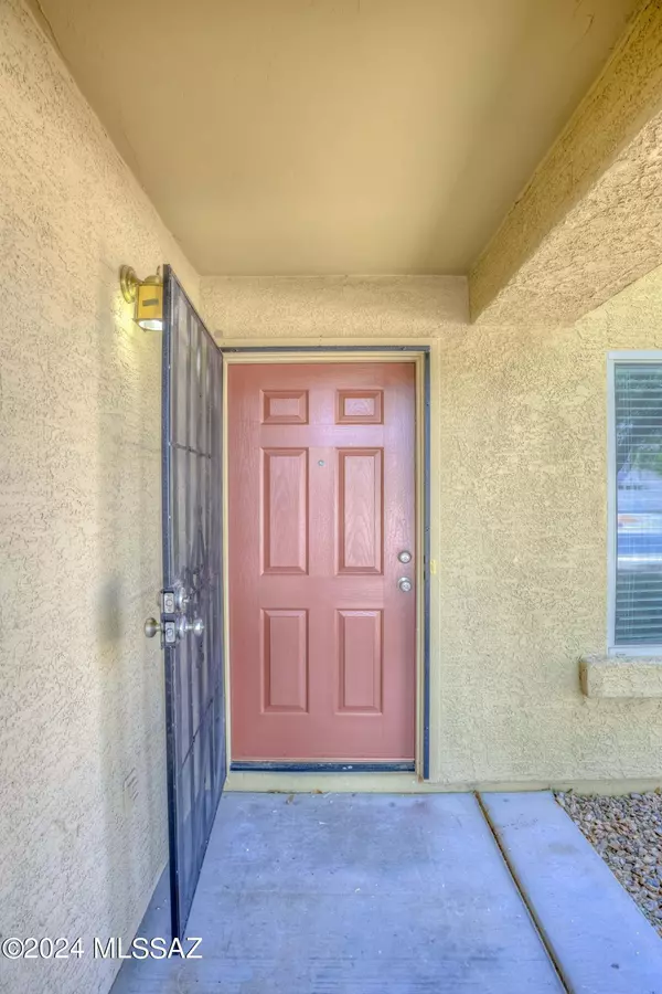 Green Valley, AZ 85614,534 W Amber Hawk Court