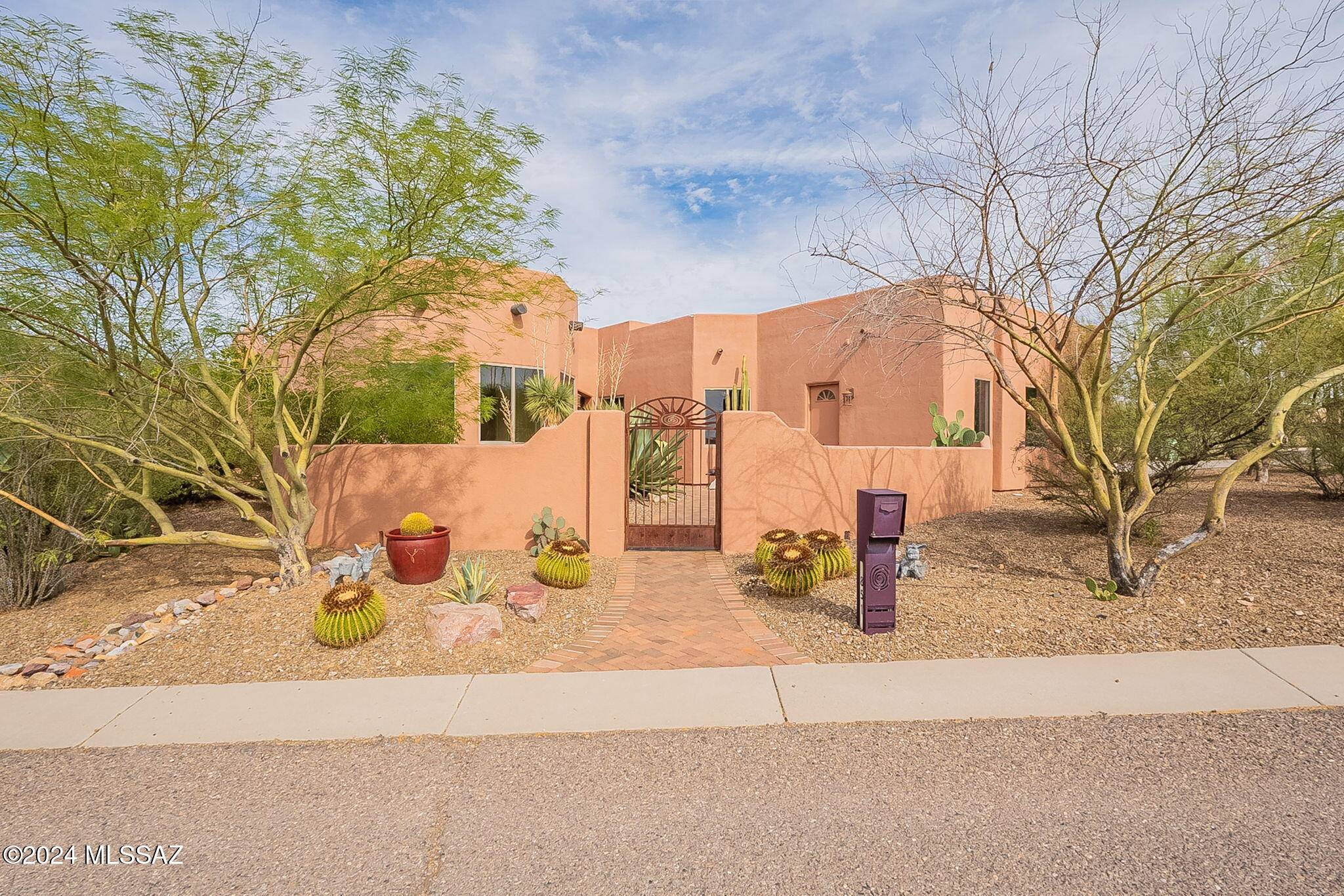851 E Florida Saddle Court, Green Valley, AZ 85614