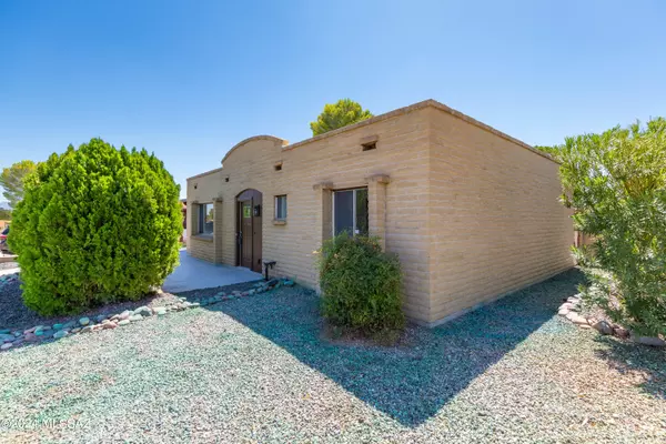 132 E La Pera, Green Valley, AZ 85614