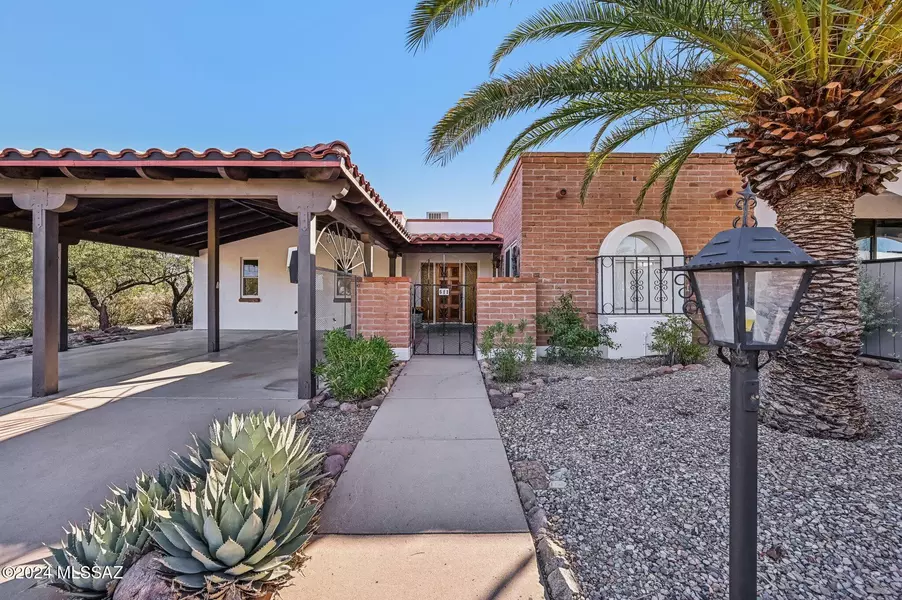 611 S Los Opalos, Green Valley, AZ 85614