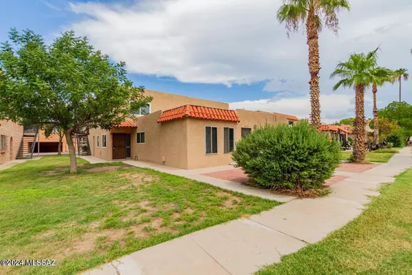 6681 E Calle La Paz  #B, Tucson, AZ 85715