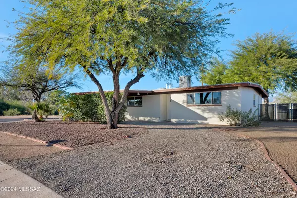 8301 E Pena Blanca Drive, Tucson, AZ 85730