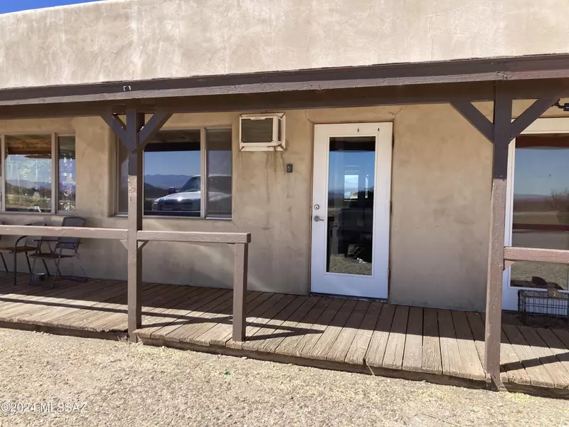 105 N Frontage Road #F, Pearce, AZ 85625