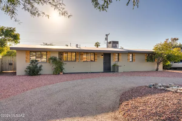 1032 S Carnegie Drive, Tucson, AZ 85710