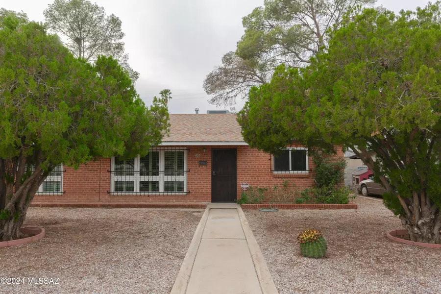 450 S Kenyon Drive, Tucson, AZ 85710