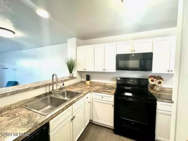 Tucson, AZ 85718,5675 N Camino Esplendora  #2110