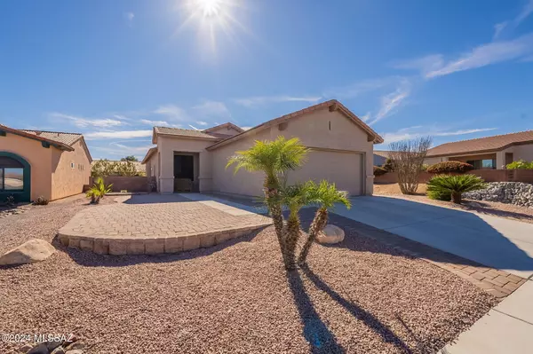 967 W Calle Arrieta, Green Valley, AZ 85614