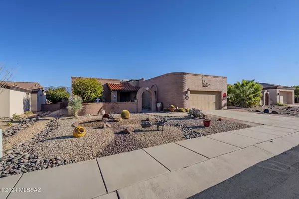 4879 S Prairie Hills Drive, Green Valley, AZ 85622