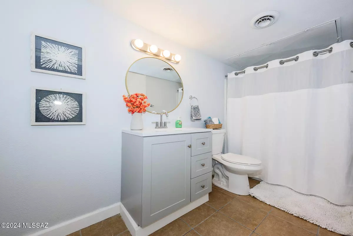 Tucson, AZ 85712,1620 N Wilmot Road #D172