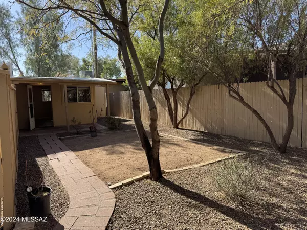 3520 N Olsen  #B, Tucson, AZ 85716