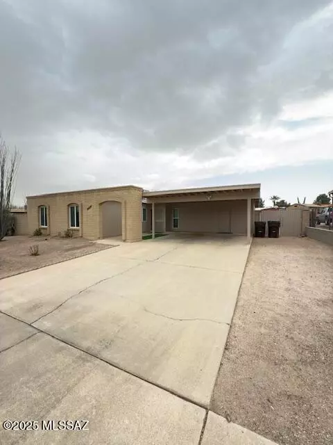 2951 W Dakota Street, Tucson, AZ 85746