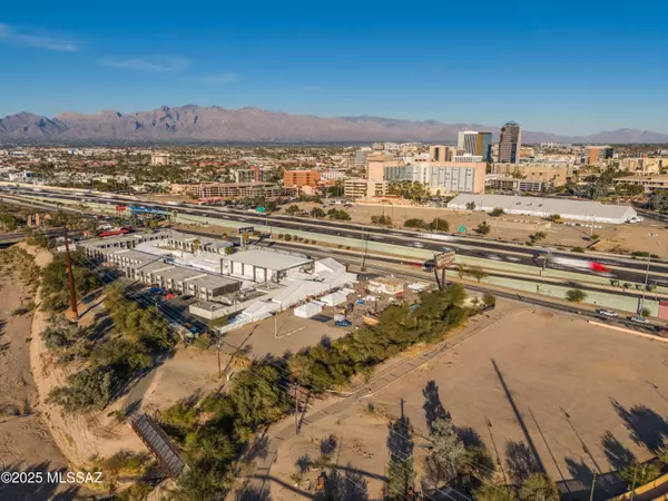 Tucson, AZ 85745,292 S Freeway