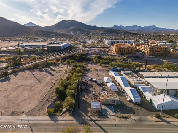 Tucson, AZ 85745,292 S Freeway S Way #17