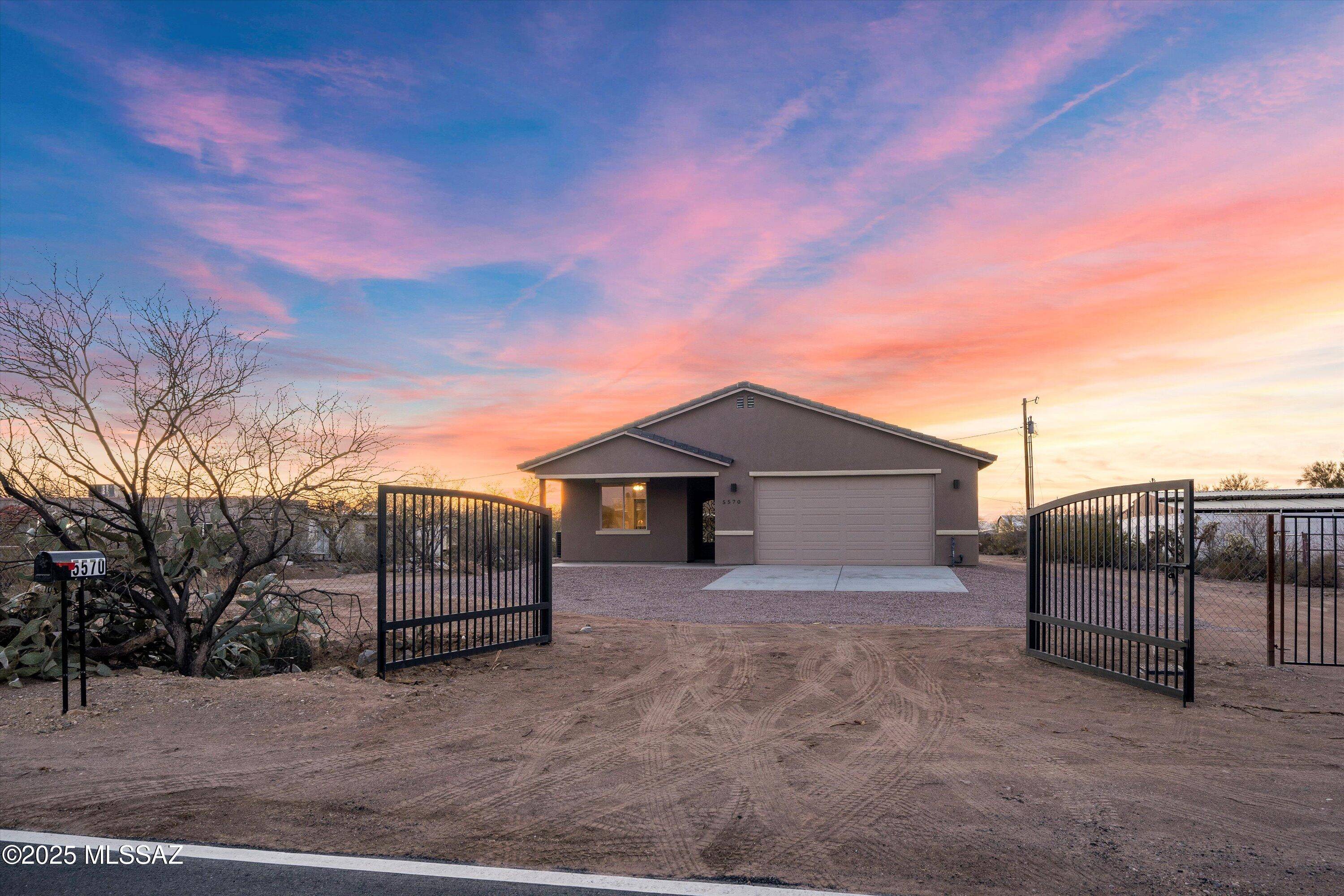 5570 S Sunset Boulevard, Tucson, AZ 85757