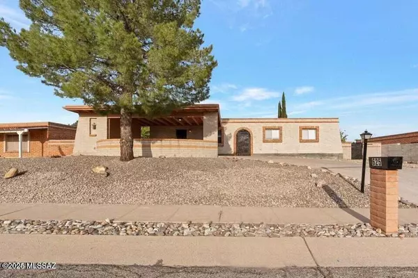 625 S Woodstock Drive, Tucson, AZ 85710