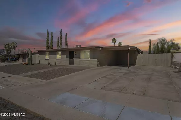 8421 E Rolling Ridge Street, Tucson, AZ 85710