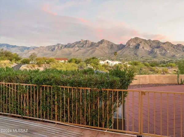 Oro Valley, AZ 85737,811 W Peak Vista Place