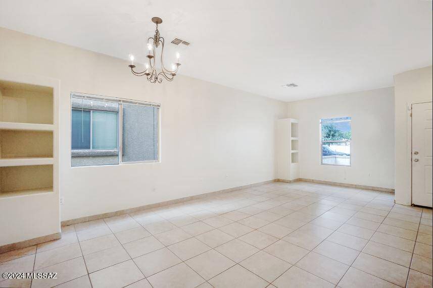 Sahuarita, AZ 85629,835 W Calle Muro Fuerte
