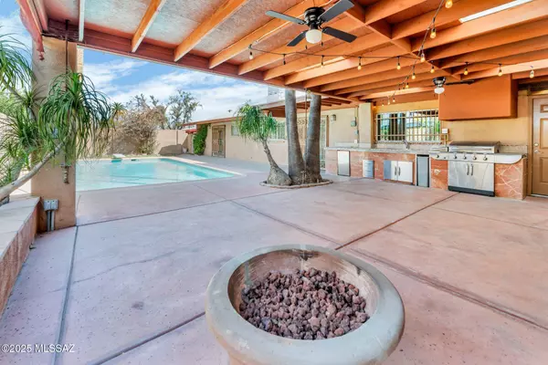 Tucson, AZ 85711,223 N Rojen Court
