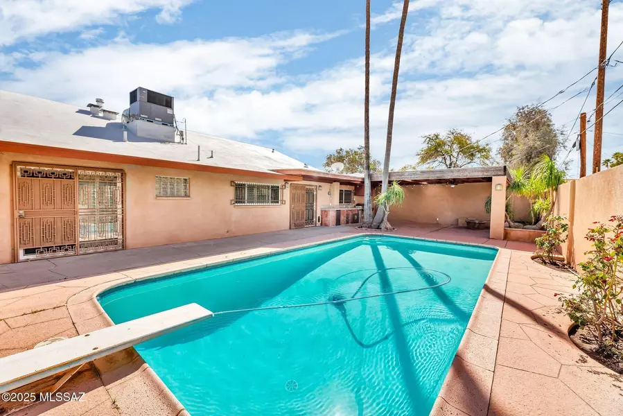 223 N Rojen Court, Tucson, AZ 85711