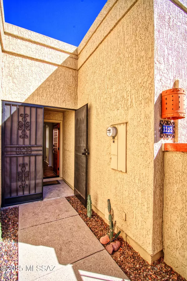 Oro Valley, AZ 85704,1223 Cam Diestro