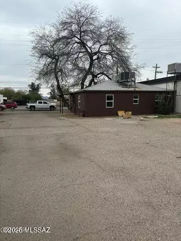 Tucson, AZ 85712,1656 N Columbus Boulevard