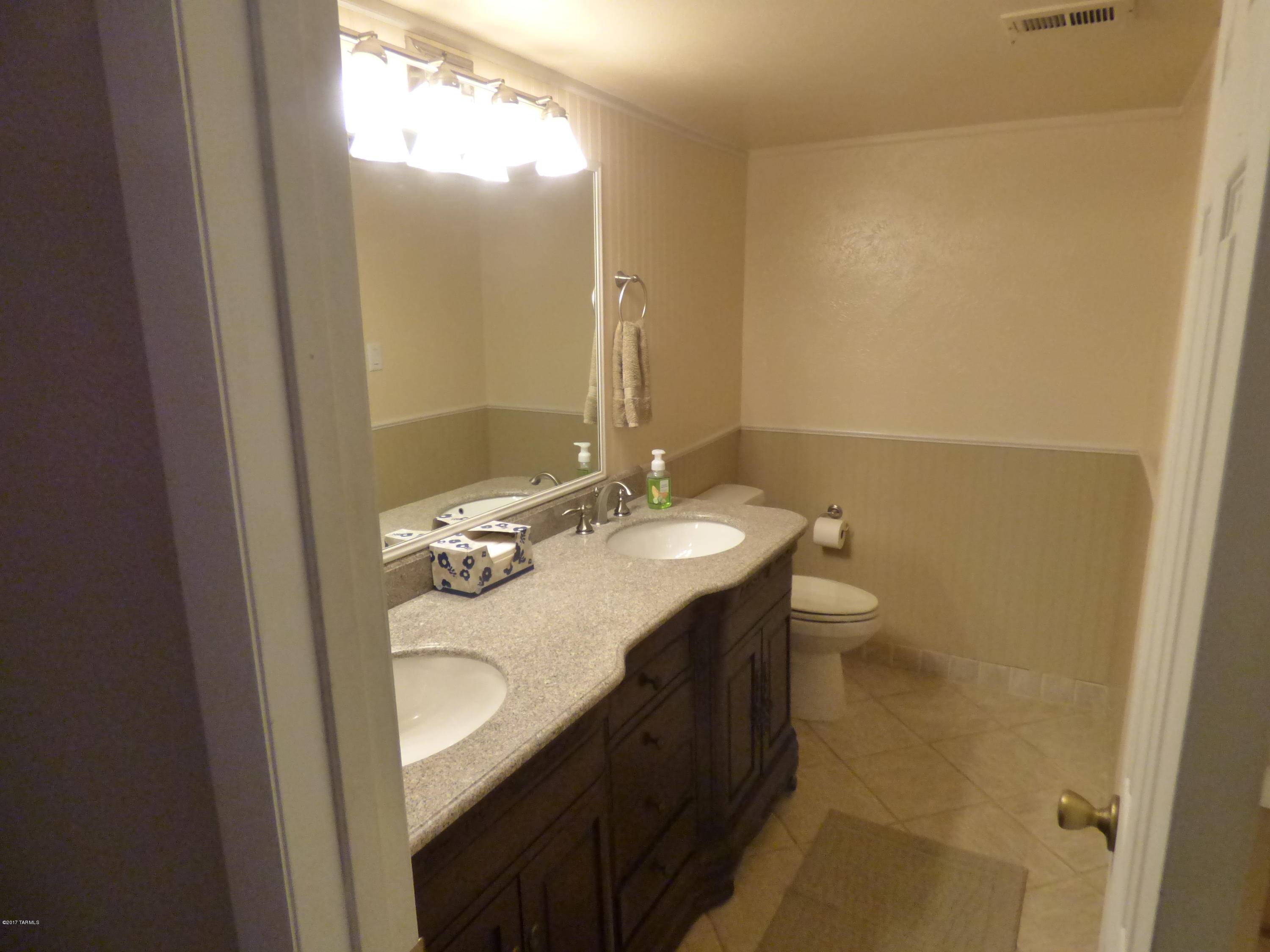 Tucson, AZ 85712,1600 N WILMOT Road #129