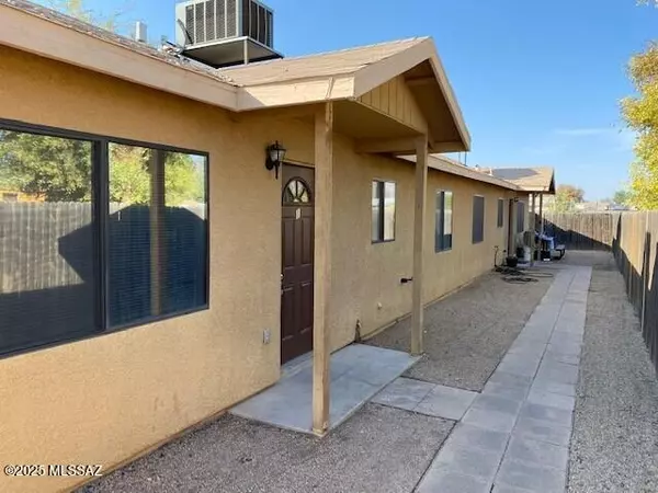 702 W Simmons Road, Tucson, AZ 85705