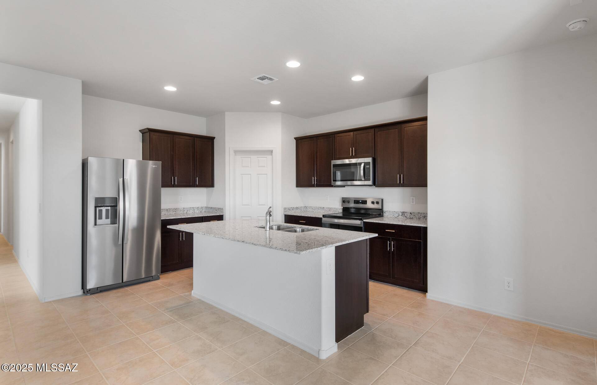 Sahuarita, AZ 85629,877 W Calle El Teclado