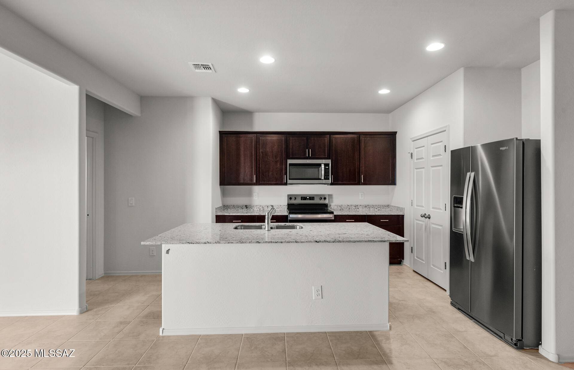 Sahuarita, AZ 85629,864 W Calle El Teclado