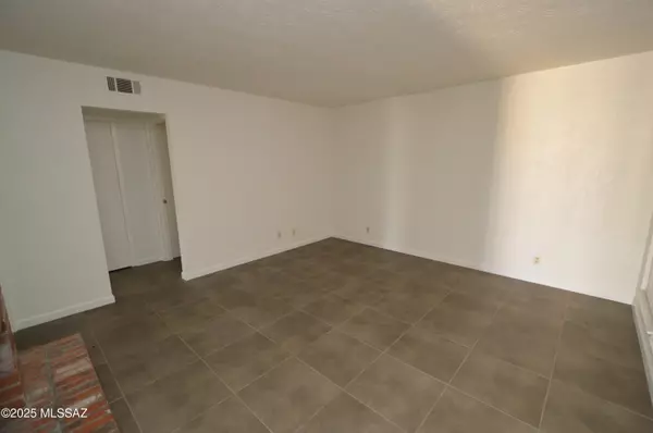 Tucson, AZ 85712,1620 N Wilmot Road #S445