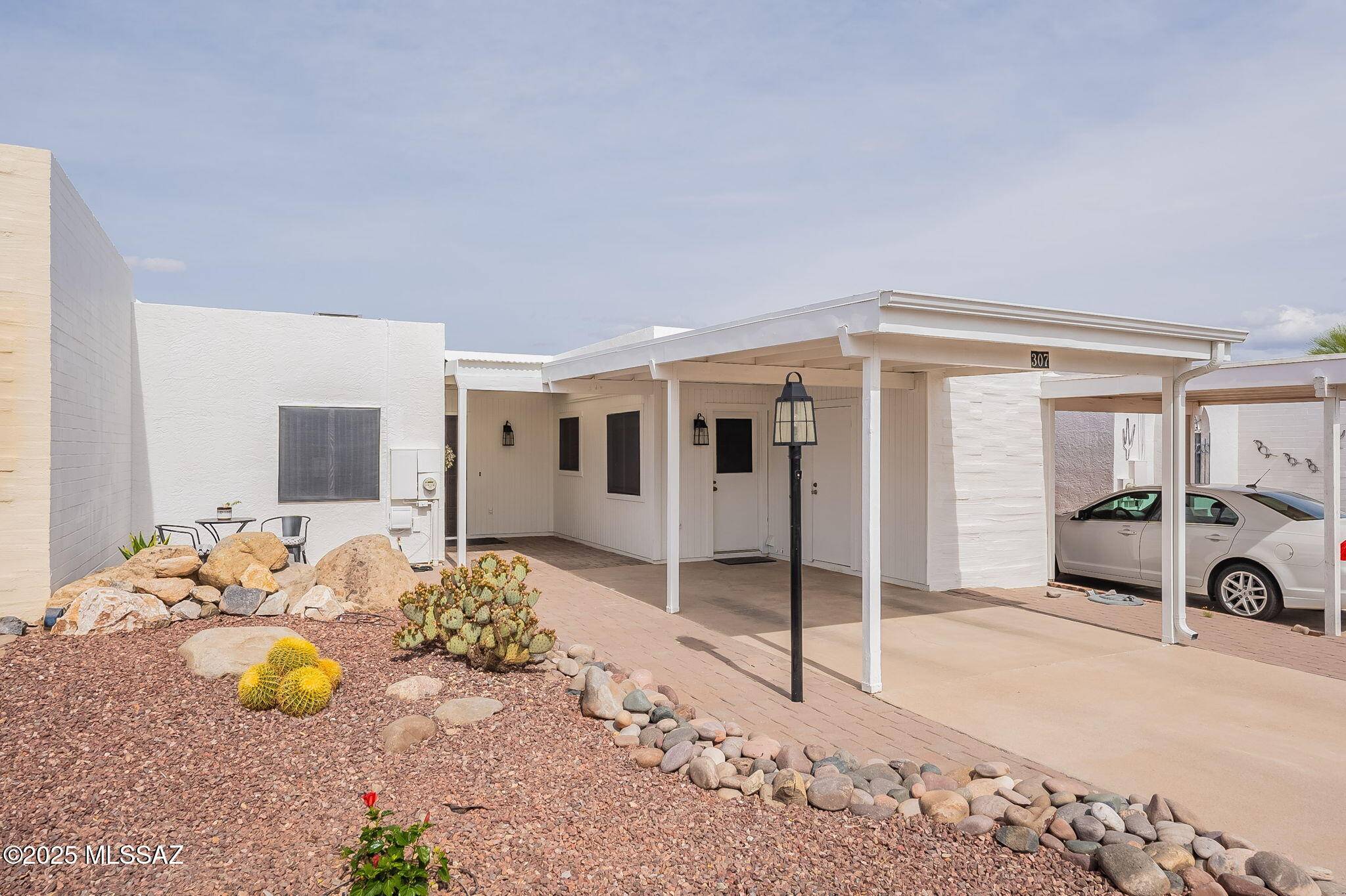 Green Valley, AZ 85614,307 N Calle Del Chancero