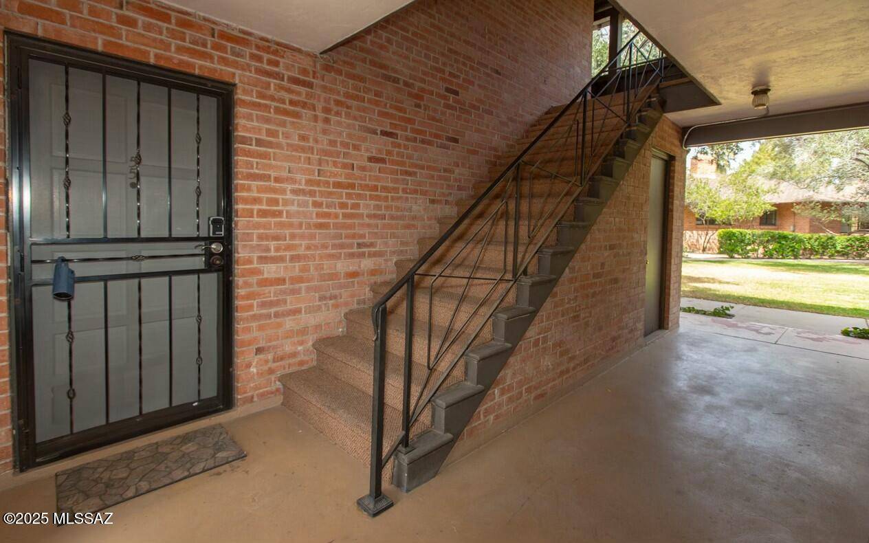 Tucson, AZ 85711,333 S Alvernon Way #55