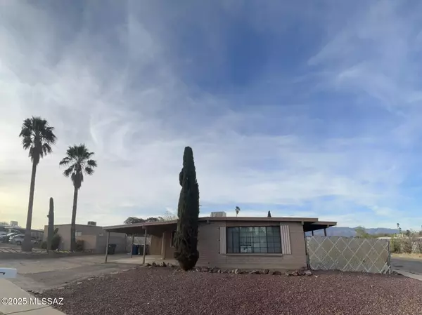 8221 E Victoria Drive, Tucson, AZ 85730