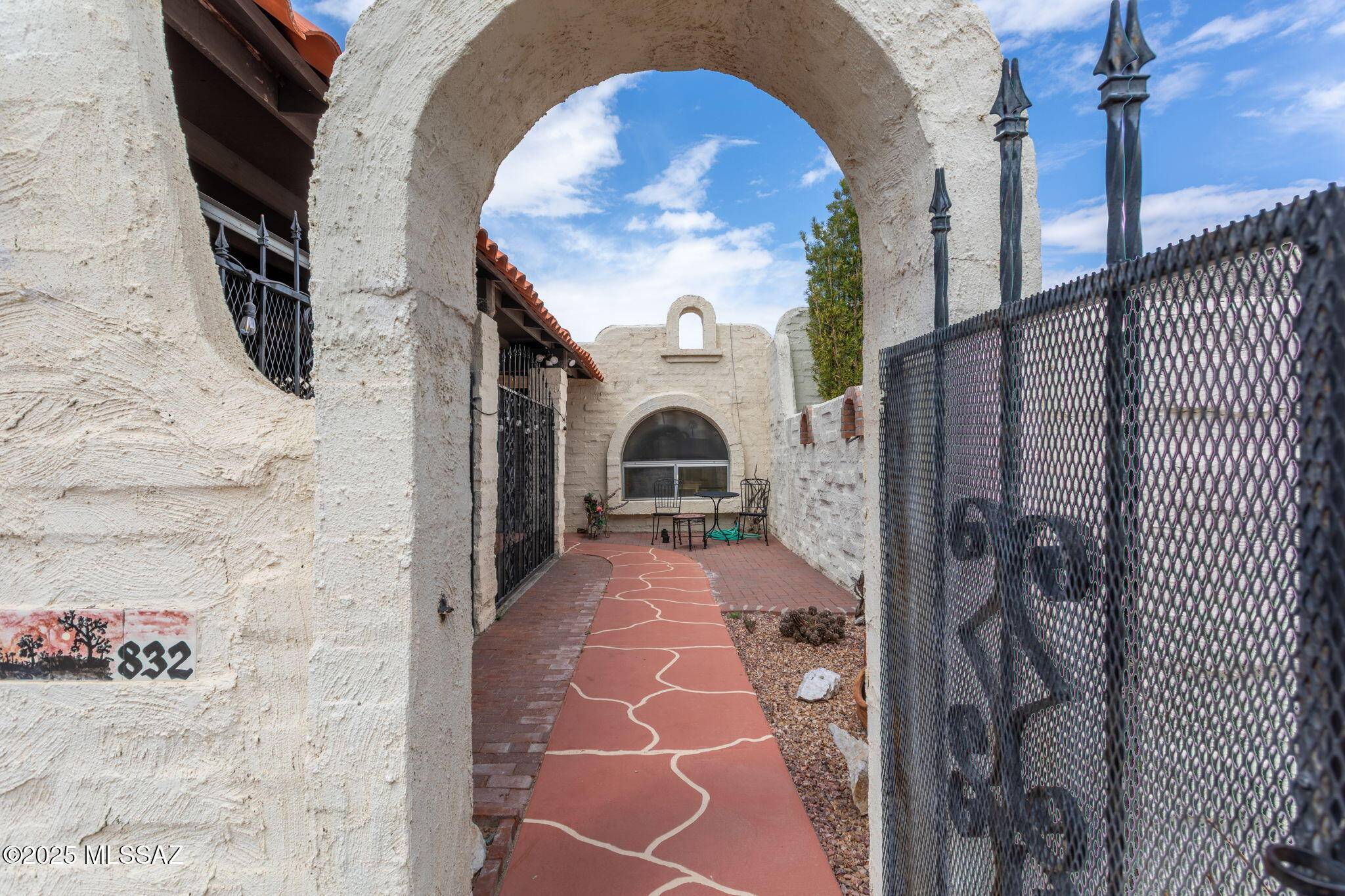 832 W Calle Del Regalo W, Green Valley, AZ 85614
