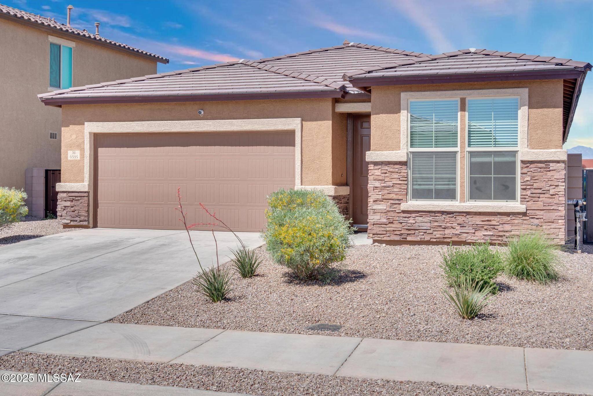 6595 E Via Arroyo Largo, Tucson, AZ 85756