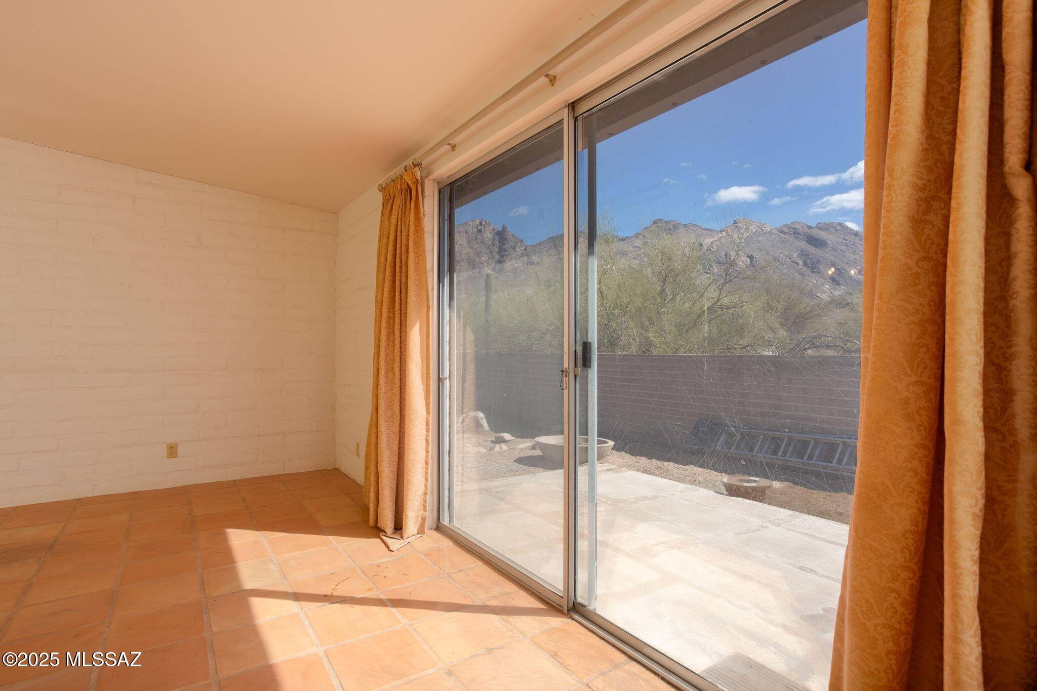 Tucson, AZ 85718,4055 E Alvernon Circle