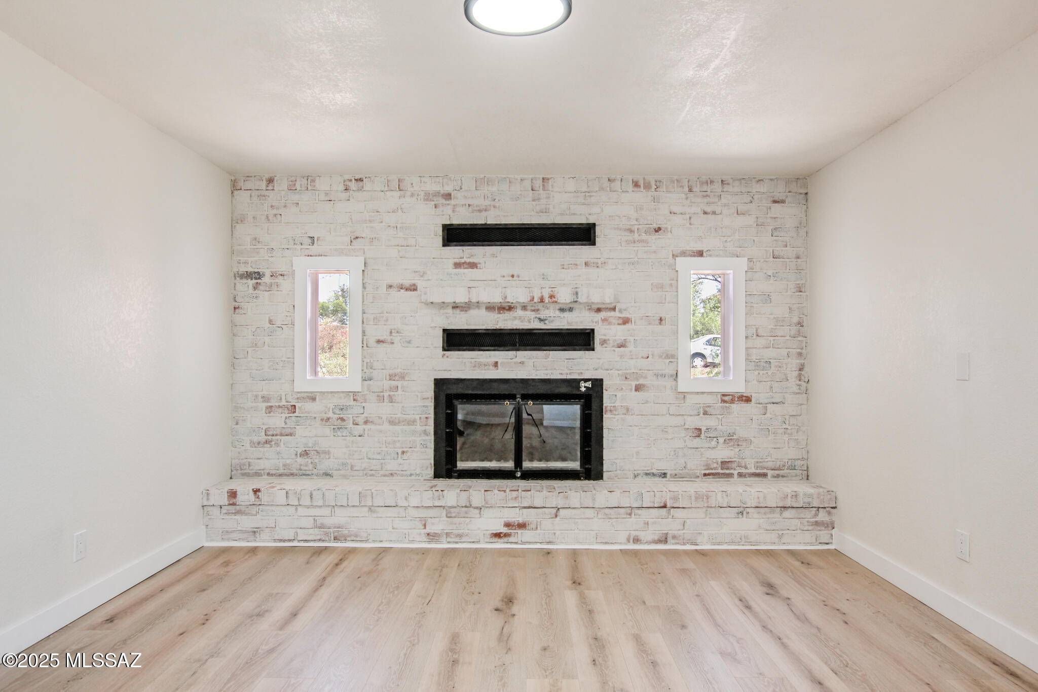 Benson, AZ 85602,464 E Silverwood Lane