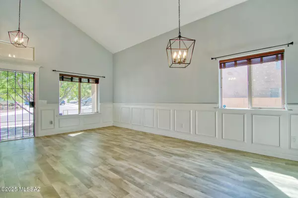 Tucson, AZ 85741,7889 N Chainfruit Cholla Drive