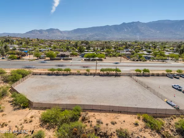 16515 N Oracle Road, Tucson, AZ 85739