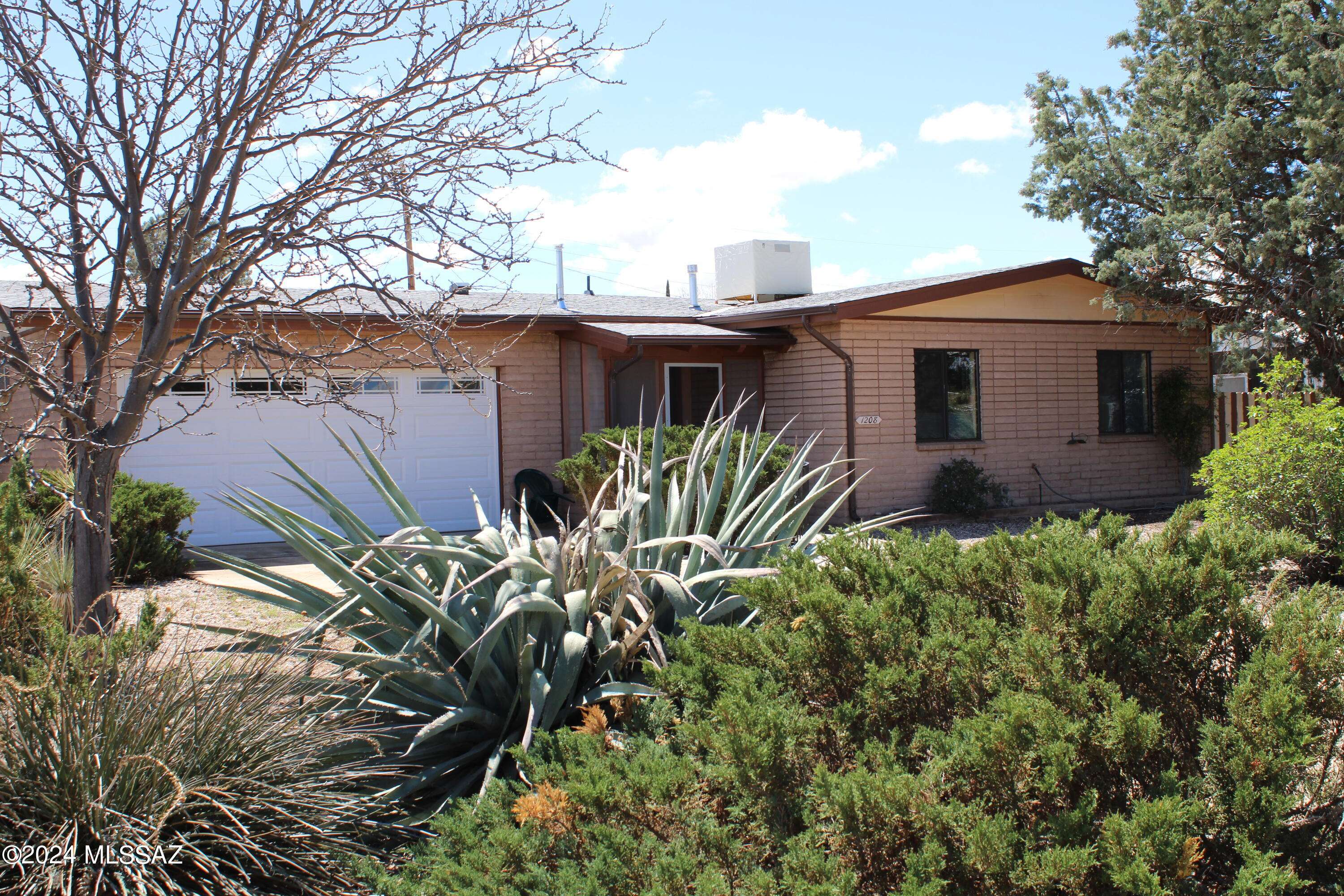 1208 E Flynn Jans Court, Pearce, AZ 85625
