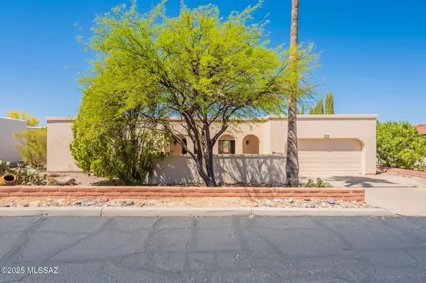 912 S Las Lomas Circle, Green Valley, AZ 85614