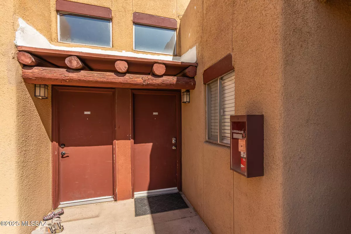 Tucson, AZ 85719,1810 E Blacklidge Drive #APT 827