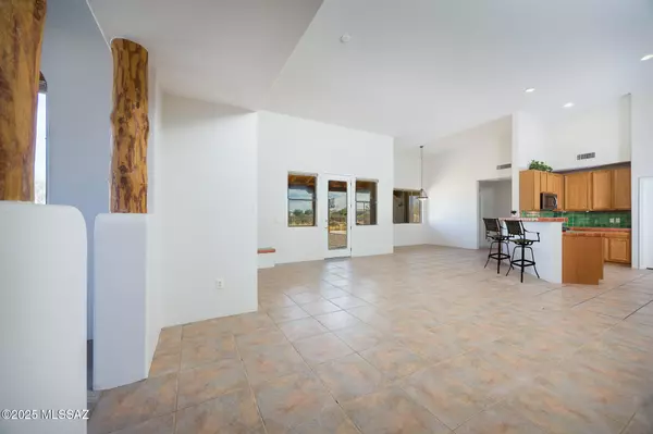 6294 S Eagles Talon Parkway, Tucson, AZ 85757