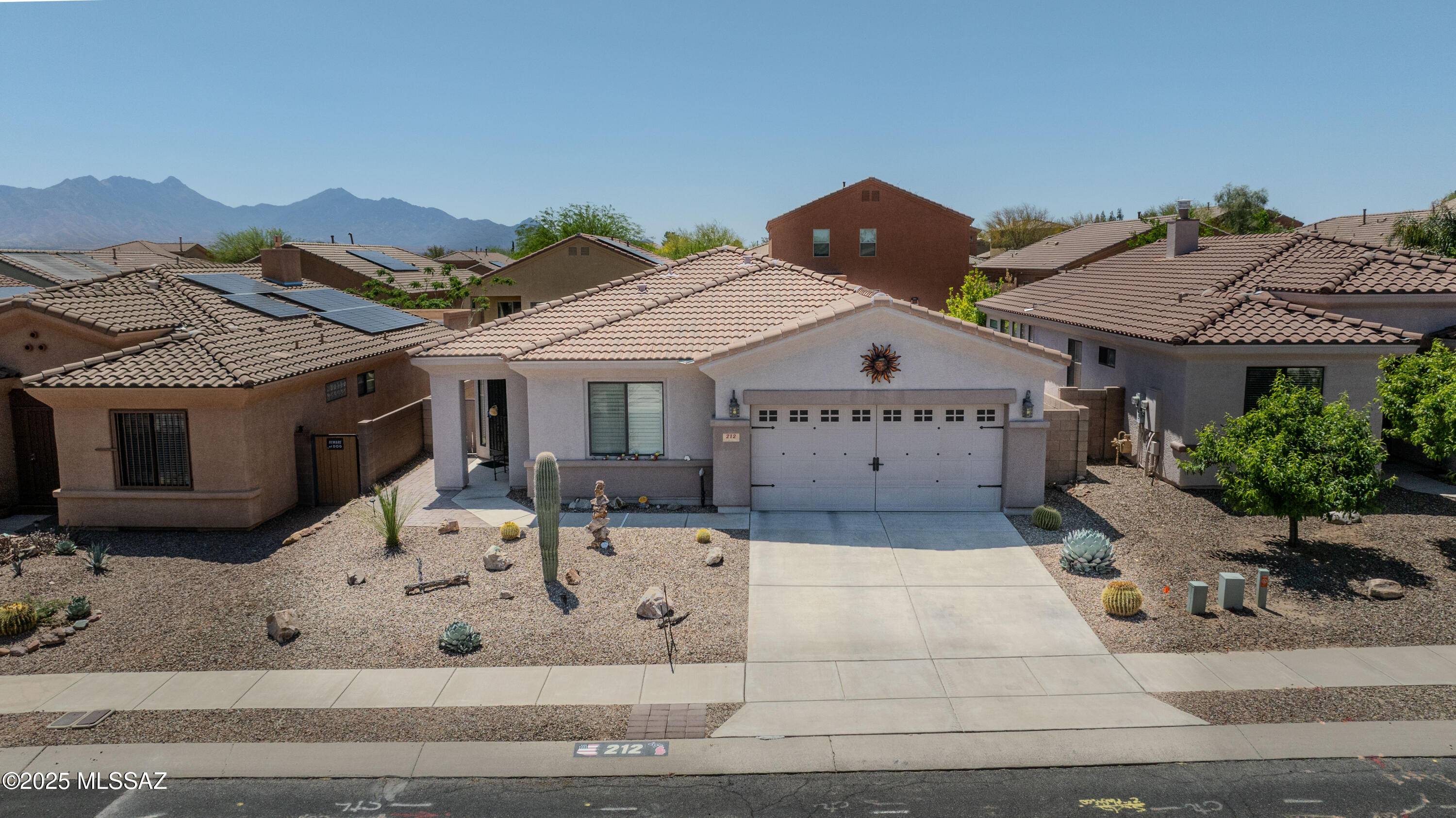 212 E Calle Del Capullo, Green Valley, AZ 85614