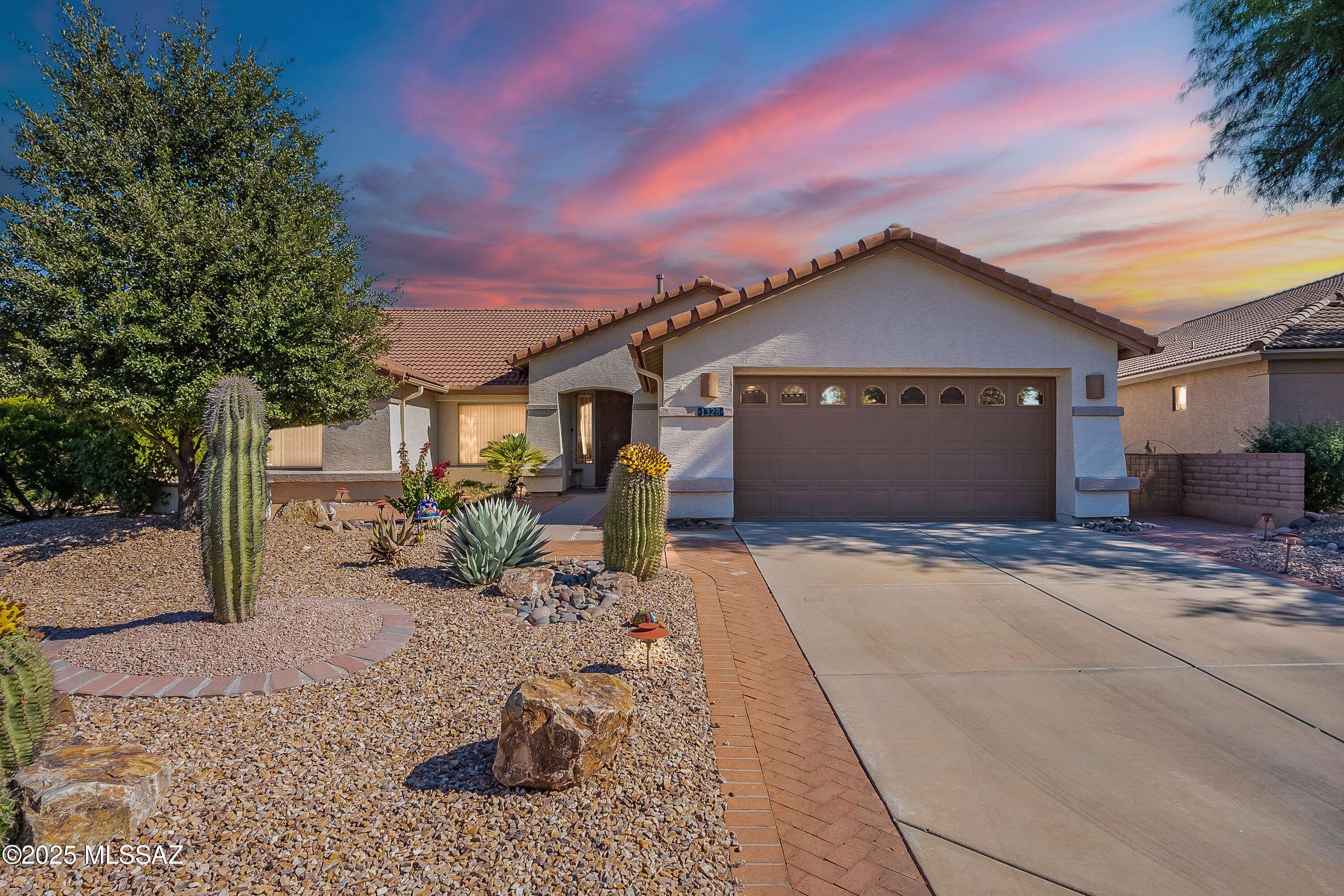 1328 N Mahogany Gulch Lane, Green Valley, AZ 85614