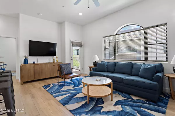 Tucson, AZ 85718,2028 E River Road #205