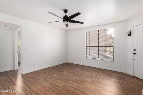 Tucson, AZ 85750,6655 N Canyon Crest Drive #14179