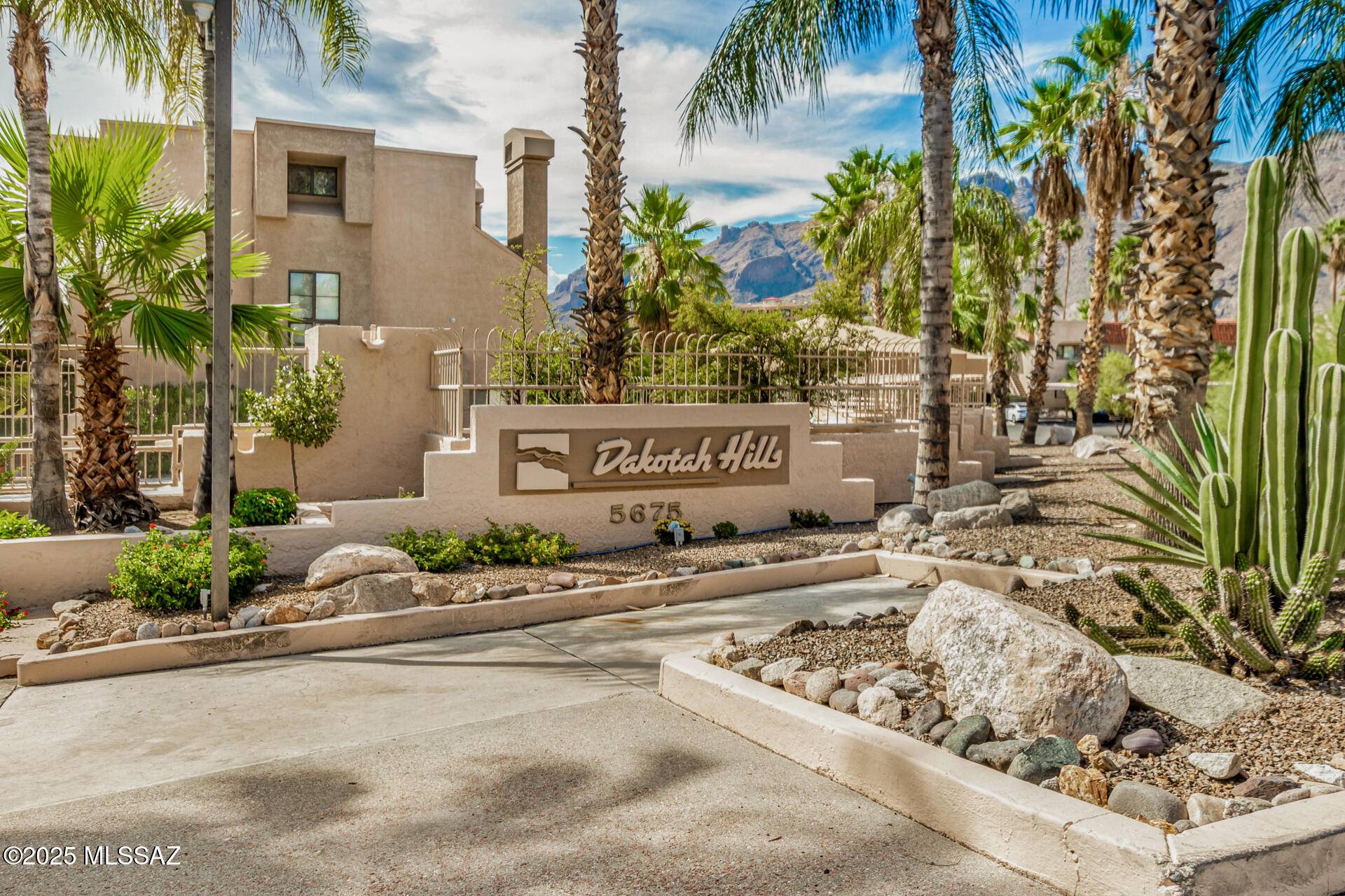 Tucson, AZ 85718,5675 N Camino Esplendora  #1204